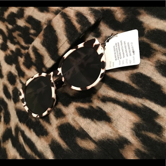 FREE matching 😎 w/ Ann Taylor Leopard Coat - Picture 5 of 6